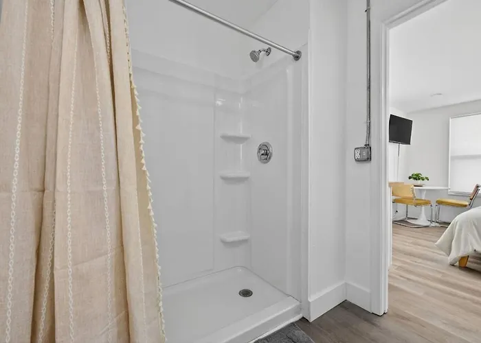 Unit 11 Simple Affordable Minutes From Nas Holiday home Pensacola