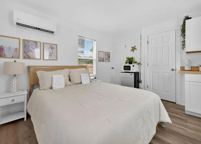 Unit 11 Simple Affordable Minutes From Nas *