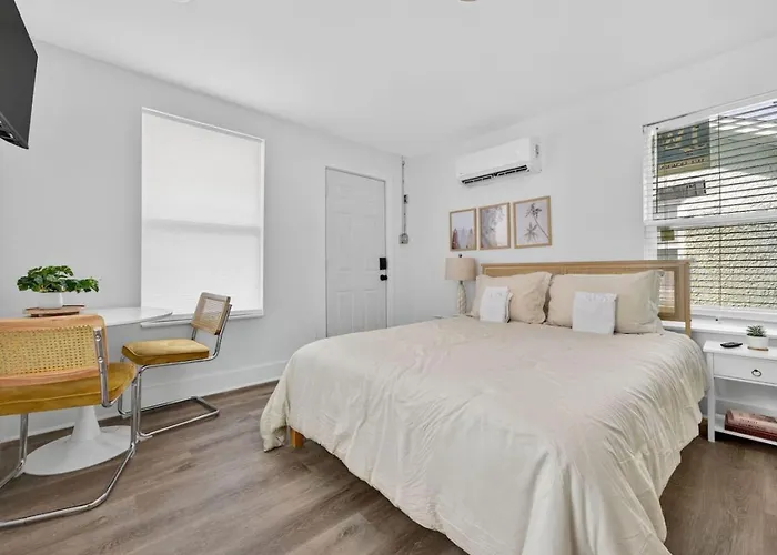 Holiday home Unit 11 Simple Affordable Minutes From Nas