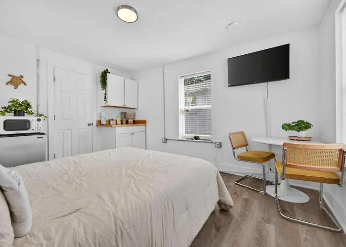 Unit 11 Simple Affordable Minutes From Nas *
